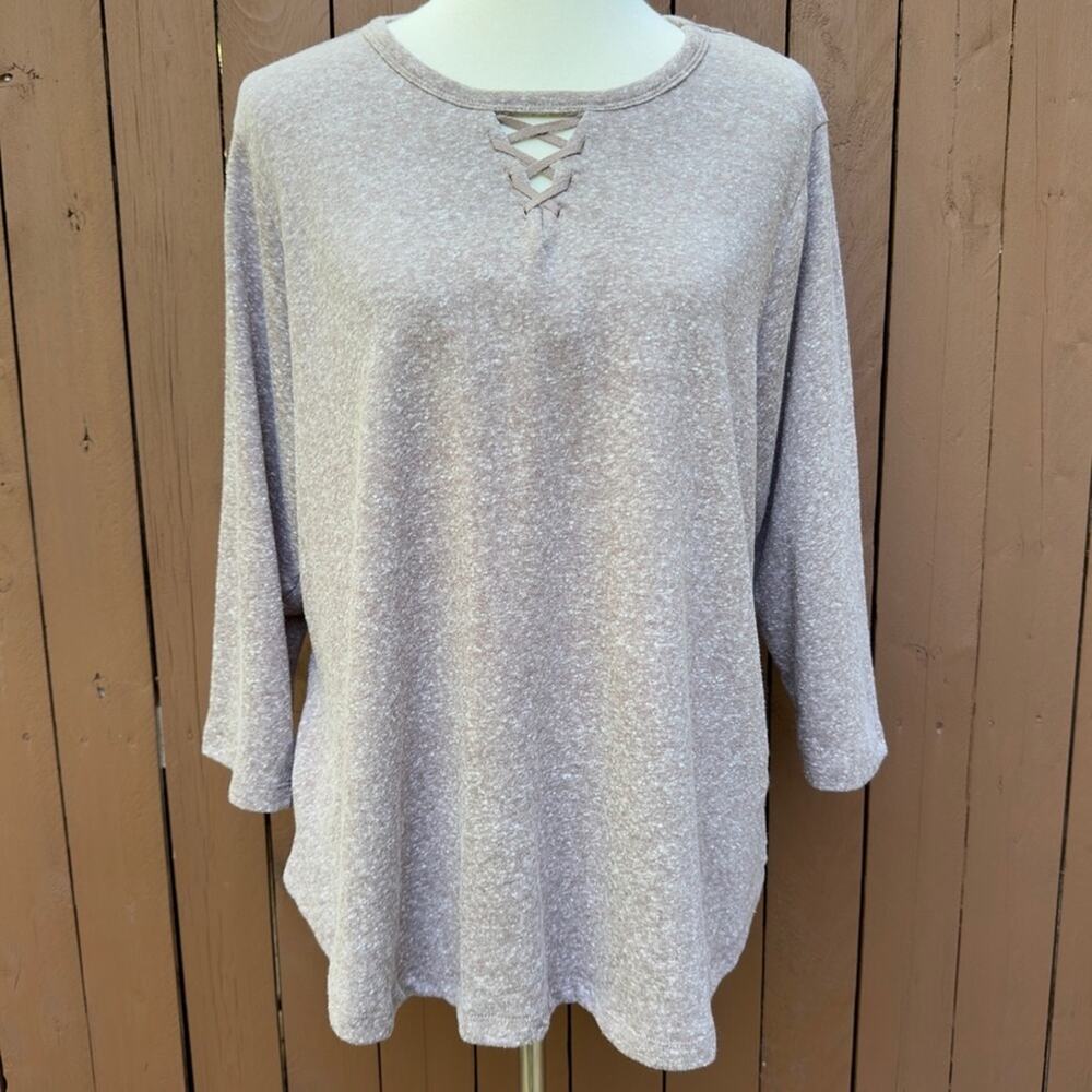 Bobeau | Size 2X NWOT Taupe 3/4 Sleeve Top with Criss Cross Front